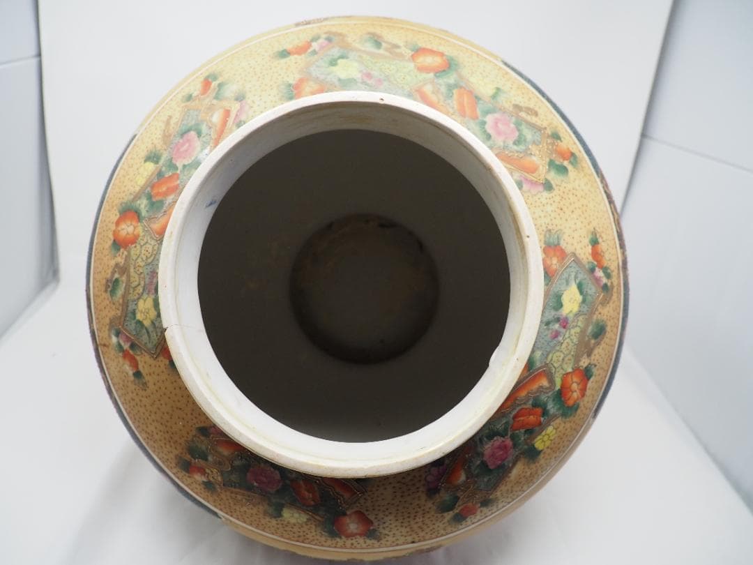 薩摩焼　金彩絵付壺　-SO