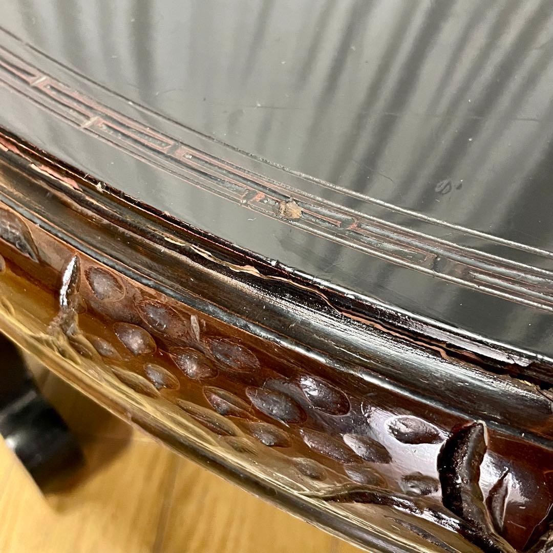 古い漆芸の円卓