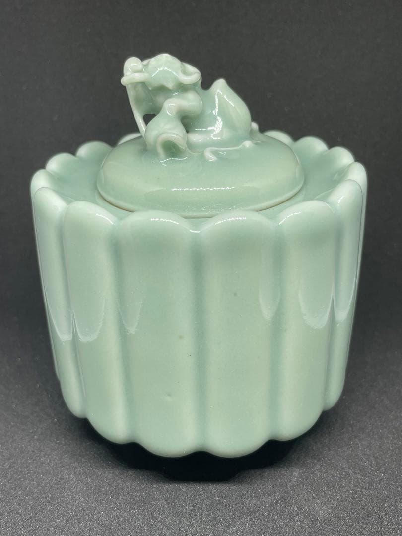 真葛香山作　青磁釉　菊花形供蓋付