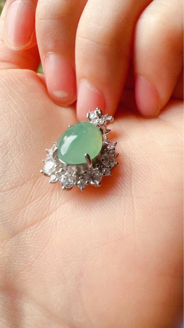 ミャンマー産 本翡翠 A貨 ペンダントs925シルバー台座 氷甘緑NGTC鑑定書