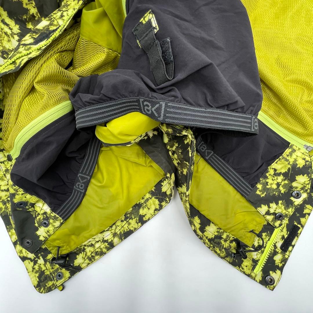 【超美品】バートン ak ゴアテックス ジャケット スノボウェア 花柄　S