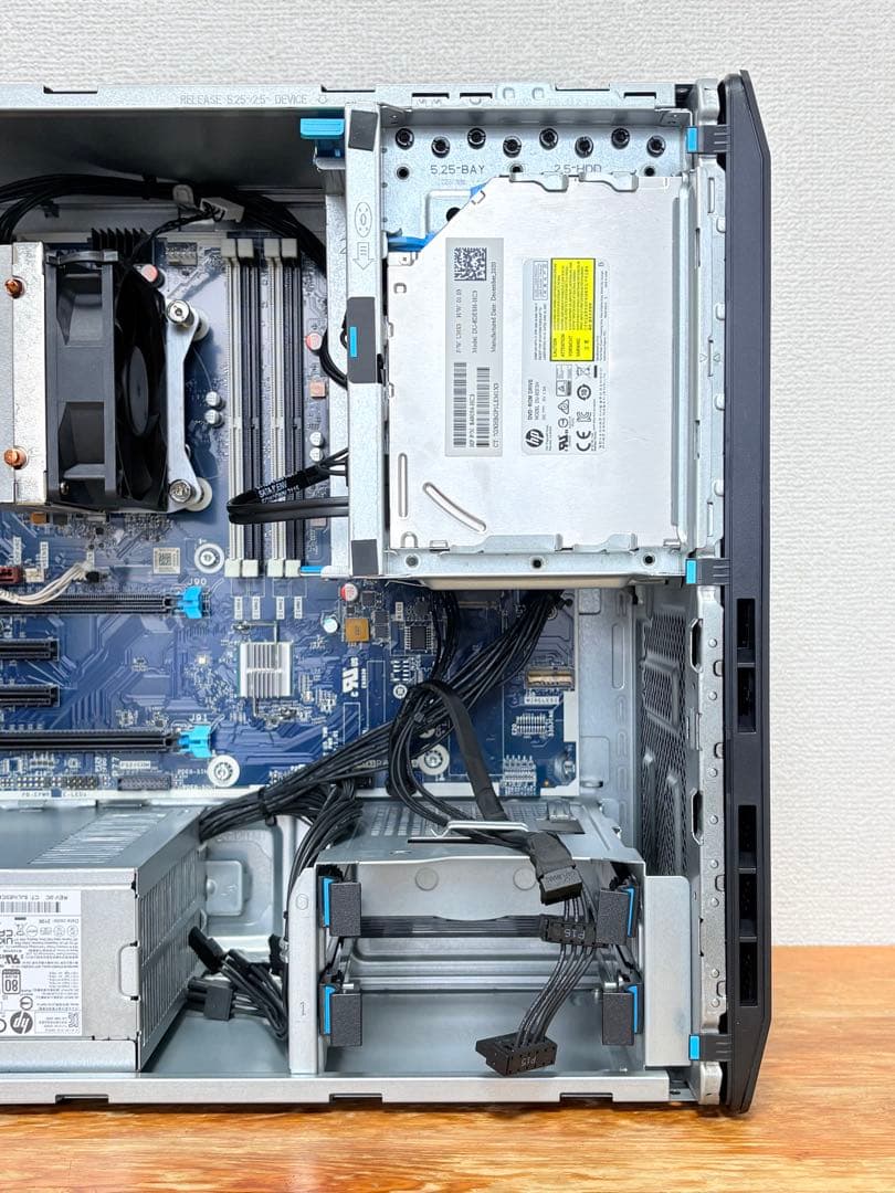 ベアボーン状態のHP Z2 Tower G5 Workstation