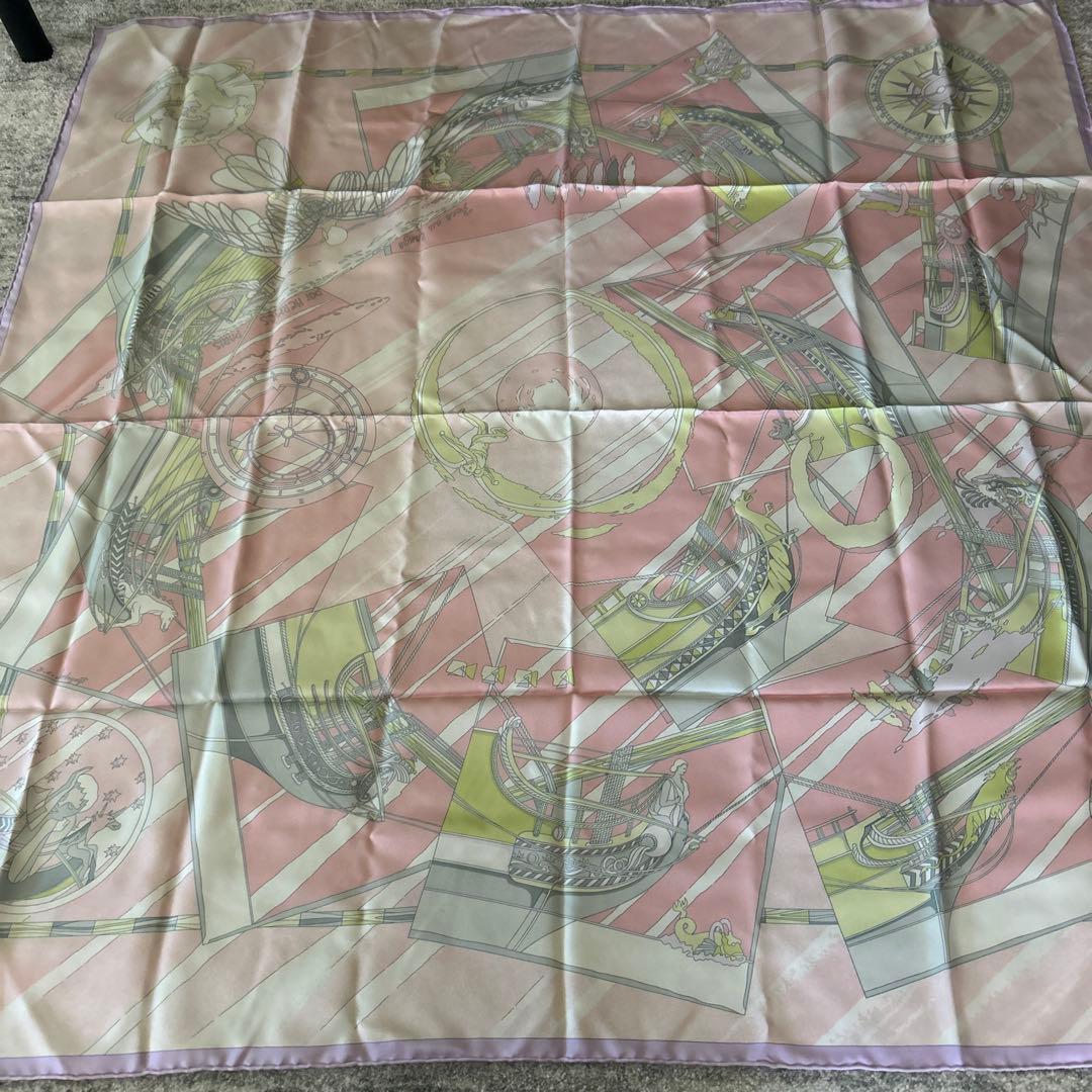 HERMES エルメス　シルクスカーフ