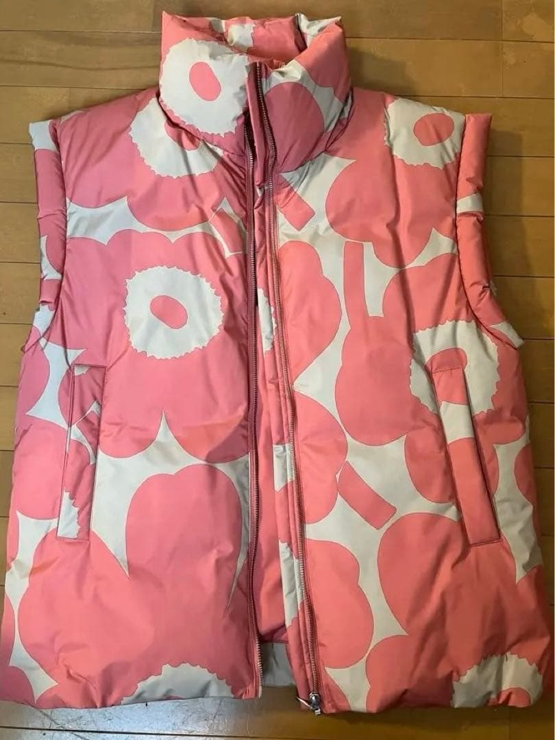 年末sale！marimekko 花柄 ダウンベスト Sサイズ