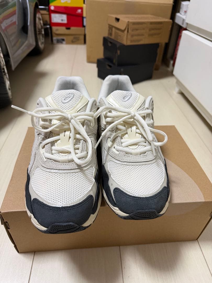 靴 asics GEL-NYC WHITE/SMOKE GREY