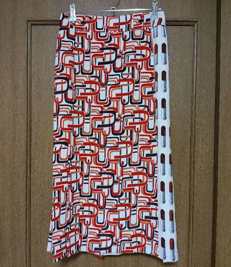 PRADA ラップ スカート　リップ柄