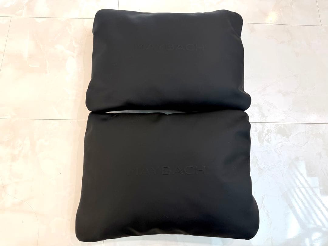 未使用◻️本革メルセデスGLS600マイバッハ純正クッション◻️2個セット◻️ブラック