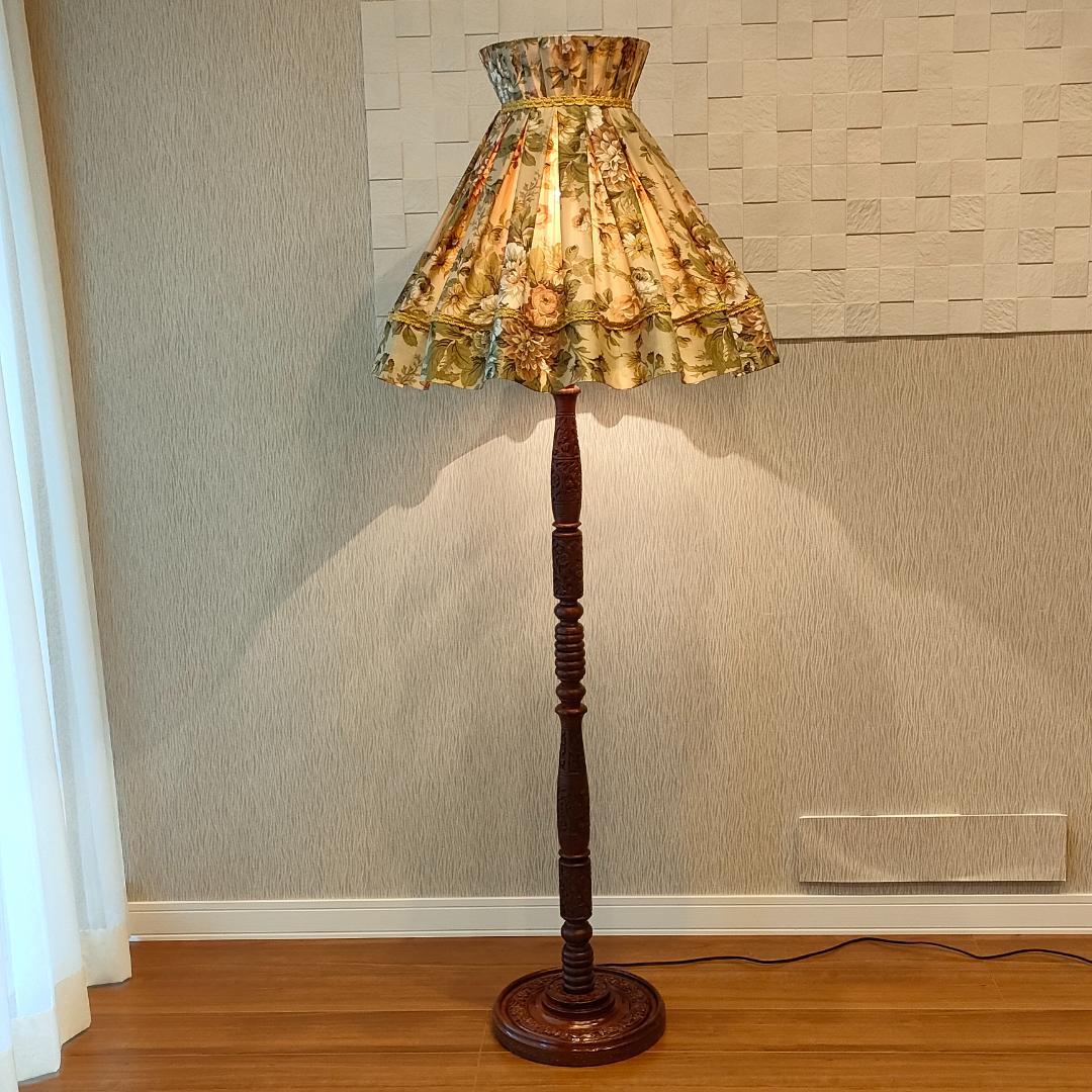 希少　木製　アンティークランプ　ウッドベース　彫刻