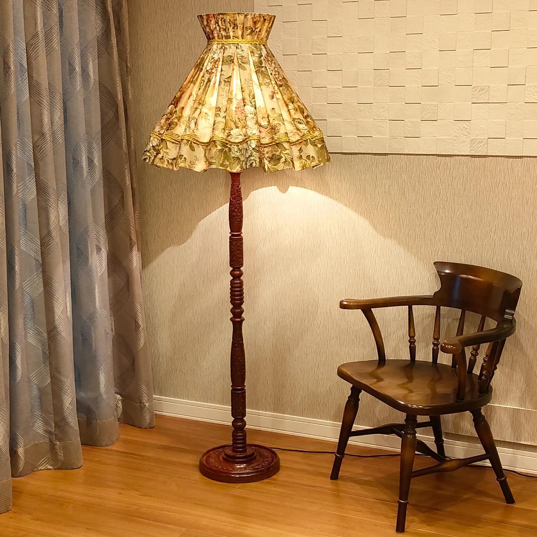 希少　木製　アンティークランプ　ウッドベース　彫刻