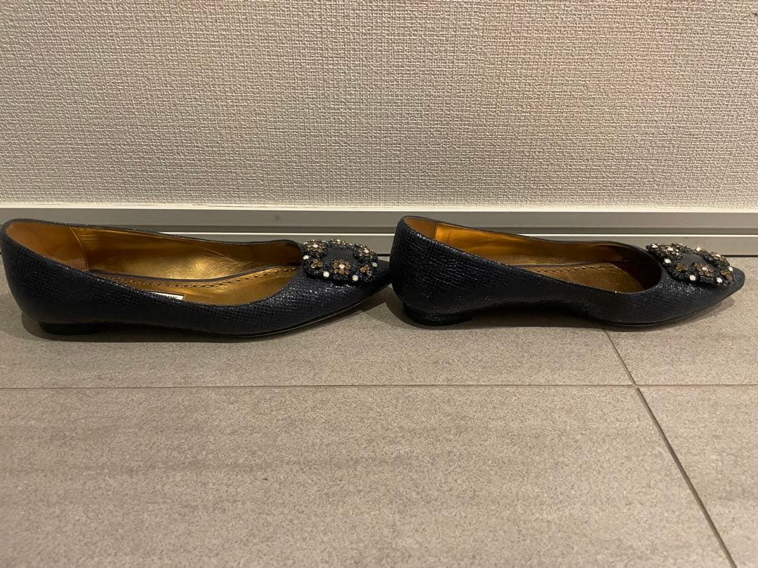 マノロブラニク　フラットシューズ