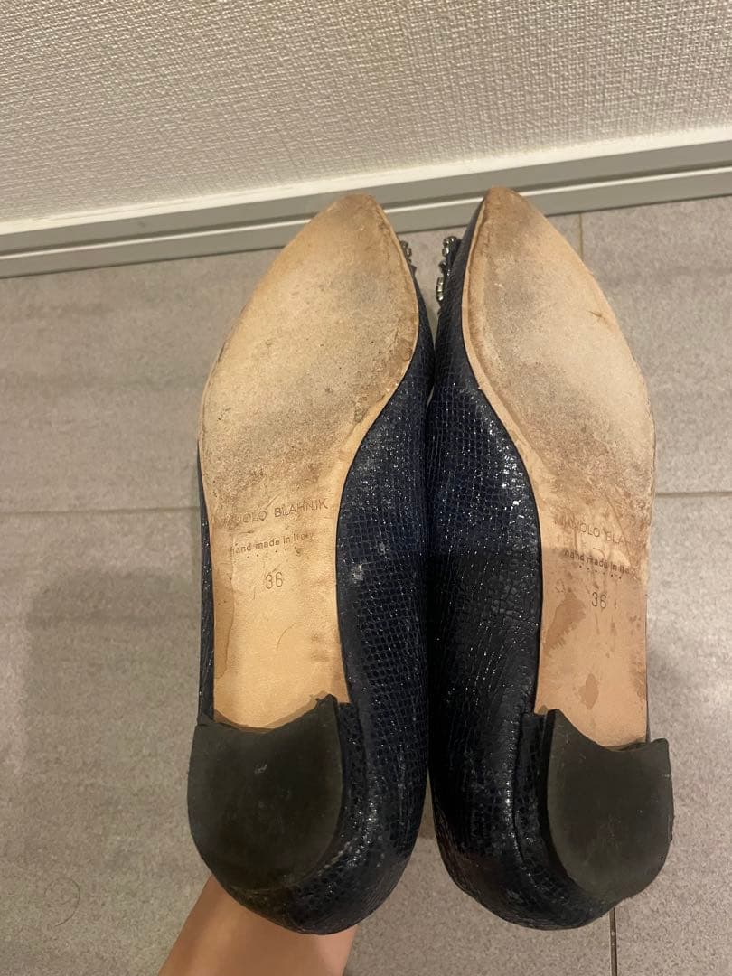 マノロブラニク　フラットシューズ