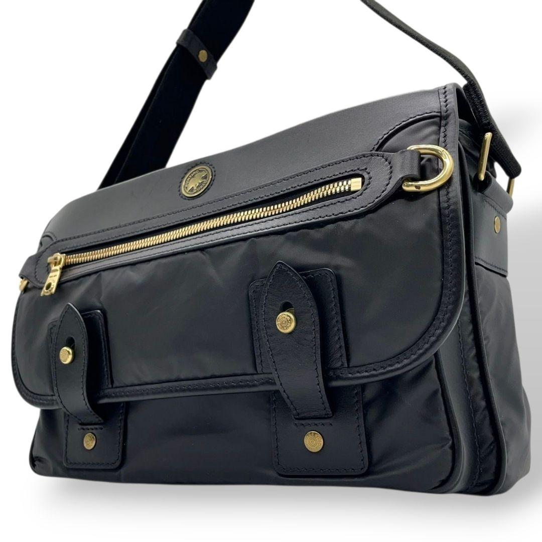 美品　ハンティングワールド　ショルダーバッグ　黒　メッセンジャー　A4可　s35