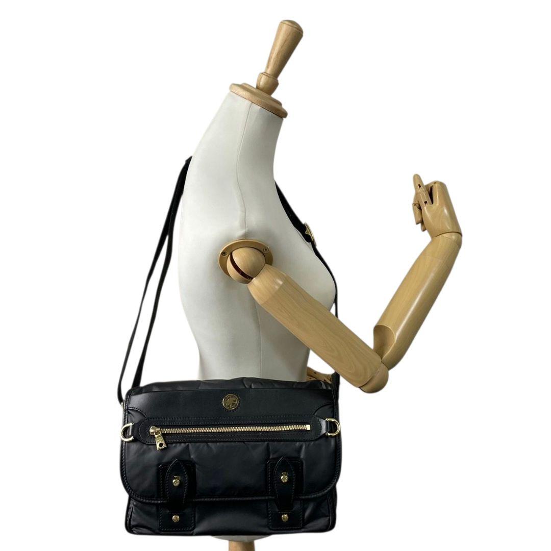 美品　ハンティングワールド　ショルダーバッグ　黒　メッセンジャー　A4可　s35