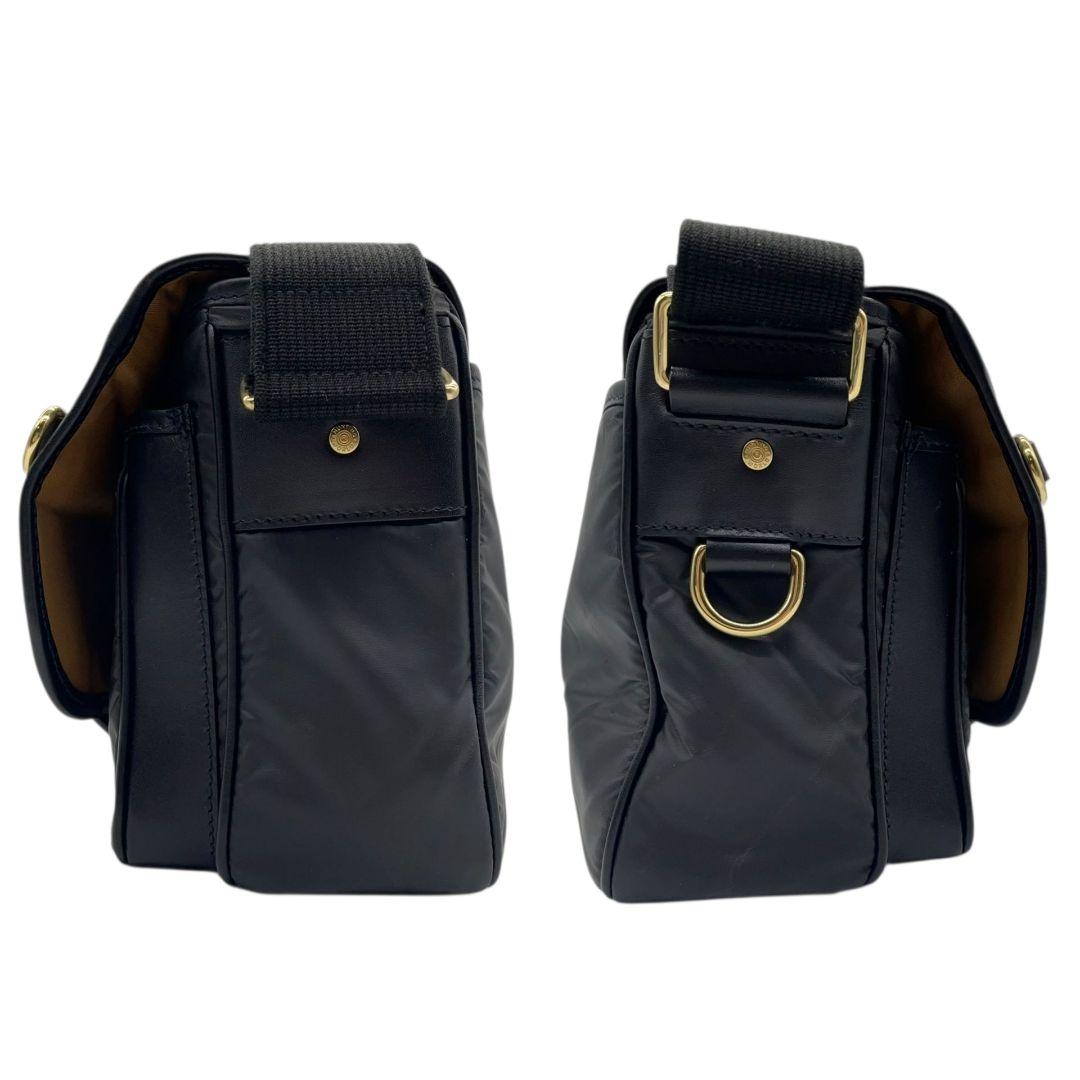 美品　ハンティングワールド　ショルダーバッグ　黒　メッセンジャー　A4可　s35