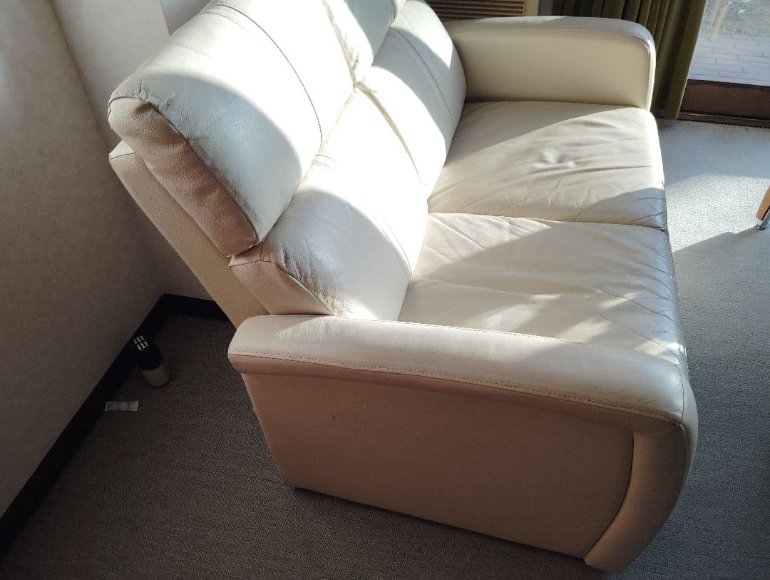 クリーム色 2人掛けソファ