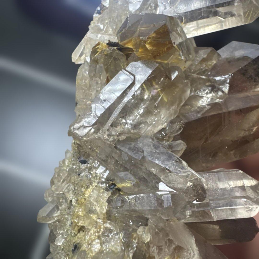 【極上品】希少　ゴールドルチルクォーツ クラスター 光台座付