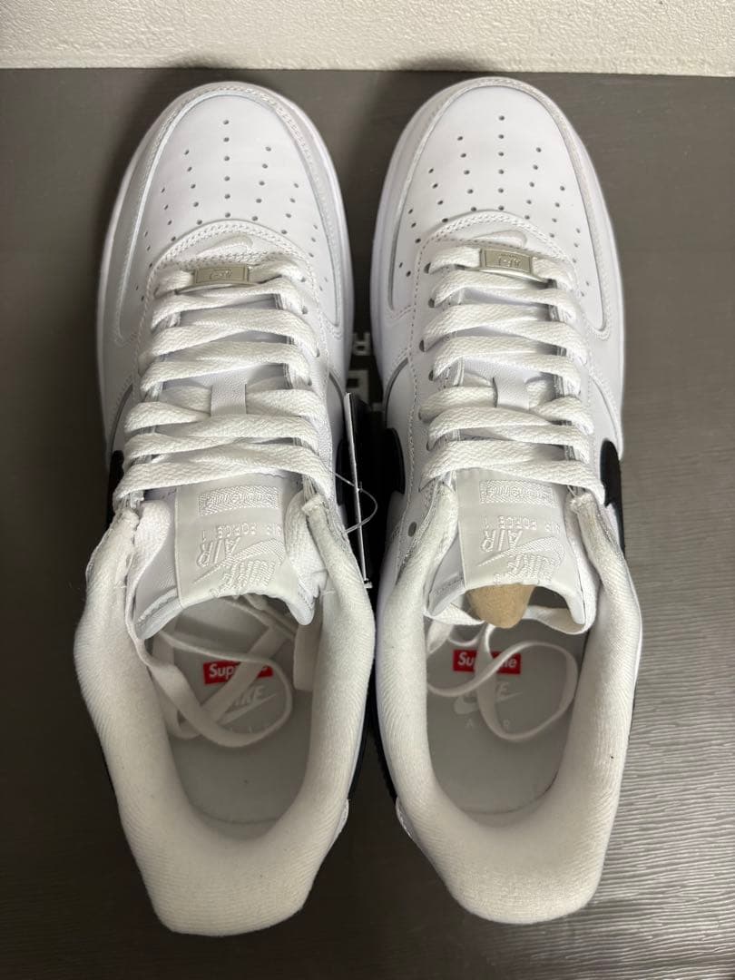 Supreme × Nike Air Force 1 White Black