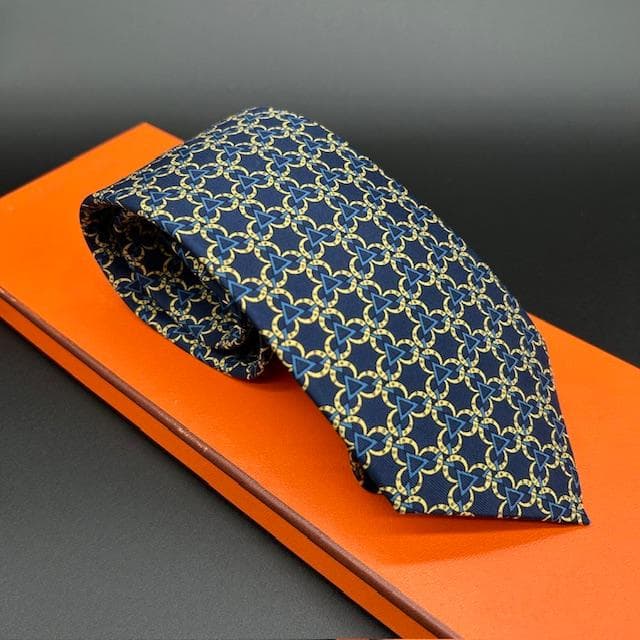 美品！HERMÈS 高級 シルク ネクタイ 幾何学柄 フランス製 箱付き