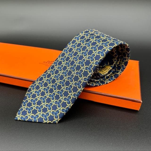 美品！HERMÈS 高級 シルク ネクタイ 幾何学柄 フランス製 箱付き