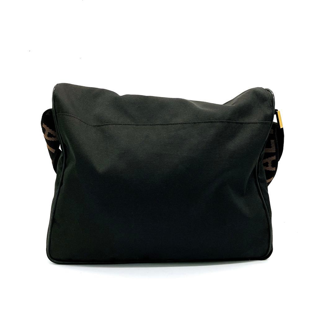 美品【FENDI】メッセンジャーバッグ　ナイロン　ブラック　ポーチ付き