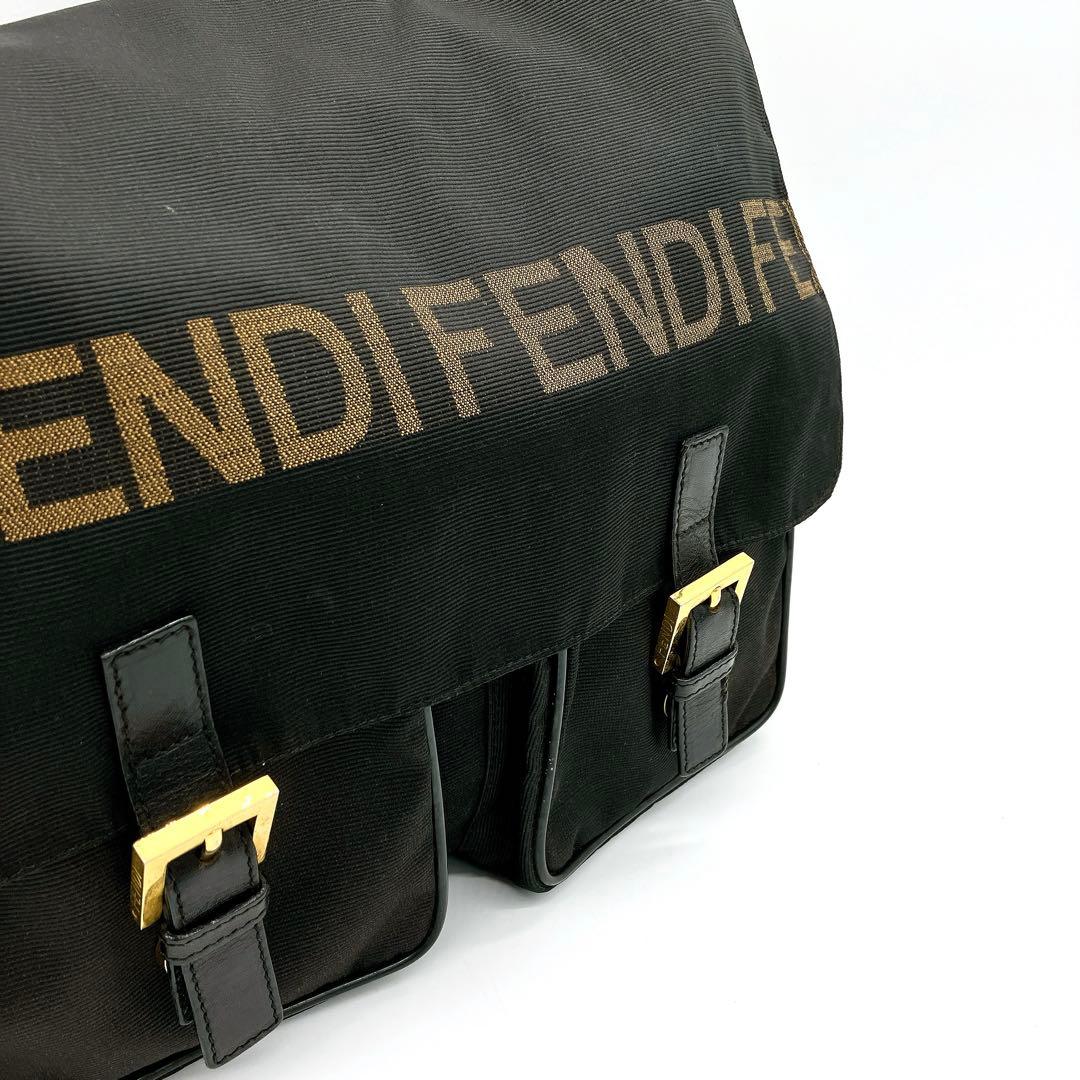 美品【FENDI】メッセンジャーバッグ　ナイロン　ブラック　ポーチ付き