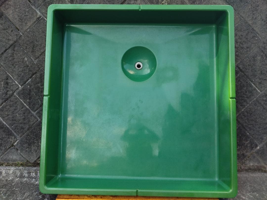 【美品】　FRP製らんちゅう水槽（トーワ・ケミカル社製）　【引取り限定】