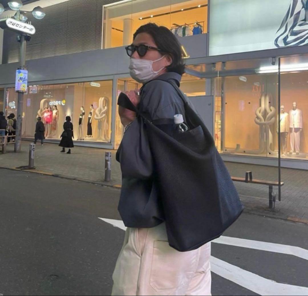 ITTI バゲットショルダートートバッグ 黒レザー