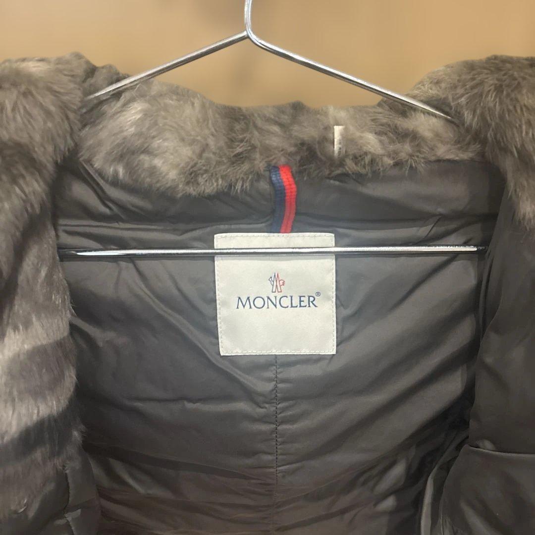 MONCLER ファーフード付　カーキーダウンジャケット