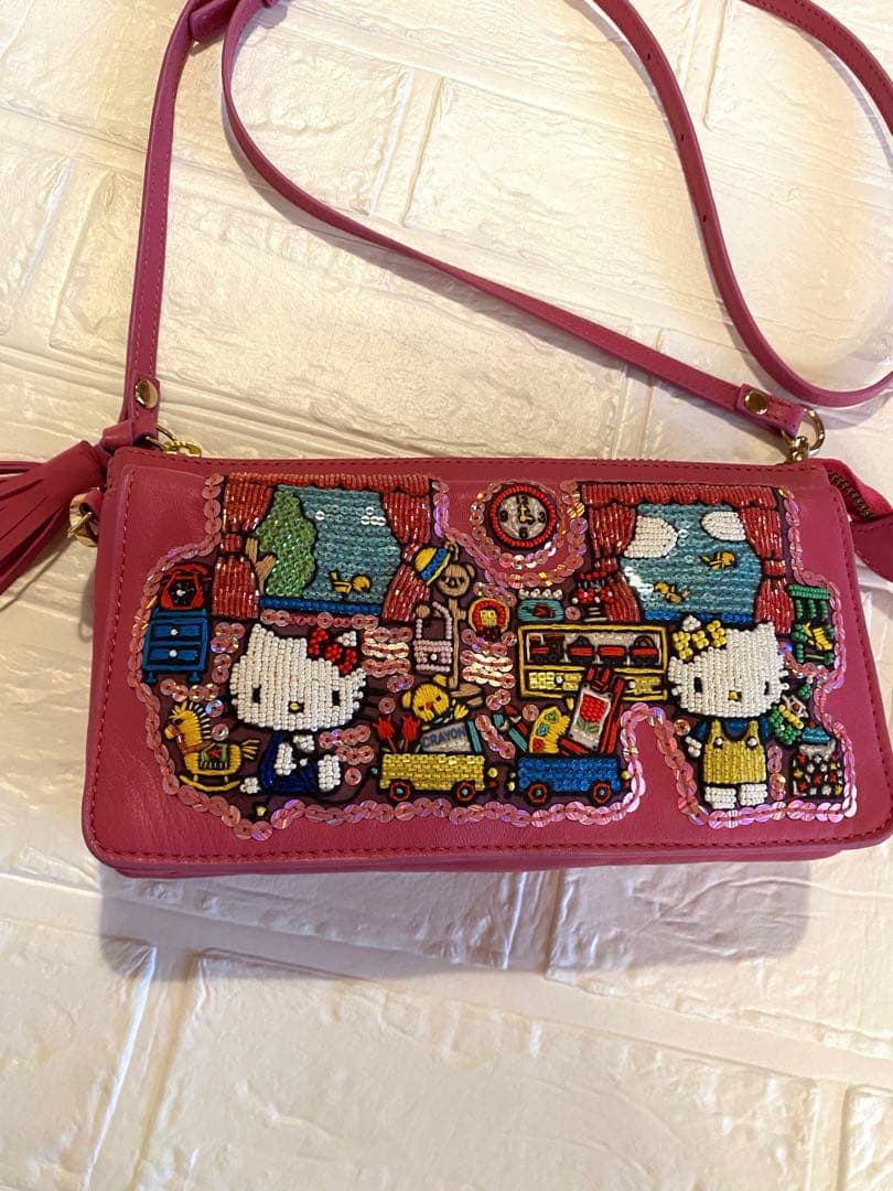 虎*丸様 ハローキティ　タマオワールド　サンリオコラボ 刺繍 お財布ポシェット