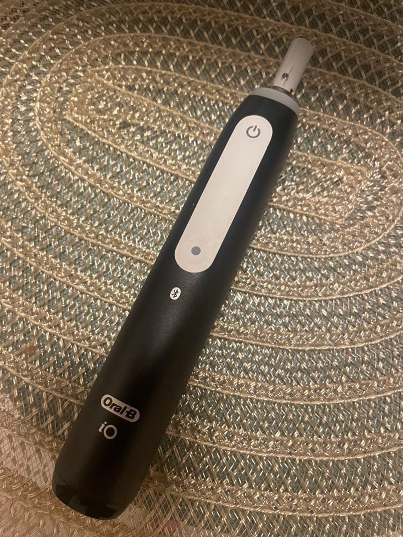 Oral-B iO 4 電動歯ブラシ（本体+充電器+替えブラシ4本）
