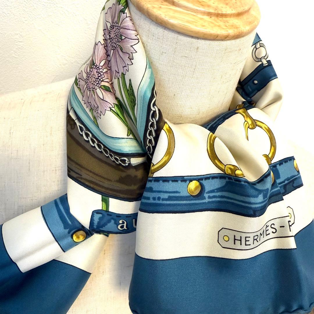 HERMES エルメス　カレ90 シルクスカーフ 「aux champs」ブルー