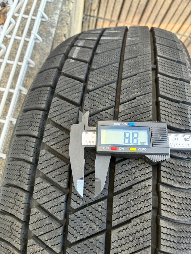 ブリザック VRX3 225/45R21 2024年製 バリ山
