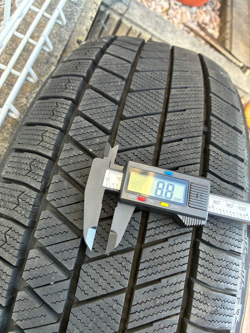 ブリザック VRX3 225/45R21 2024年製 バリ山