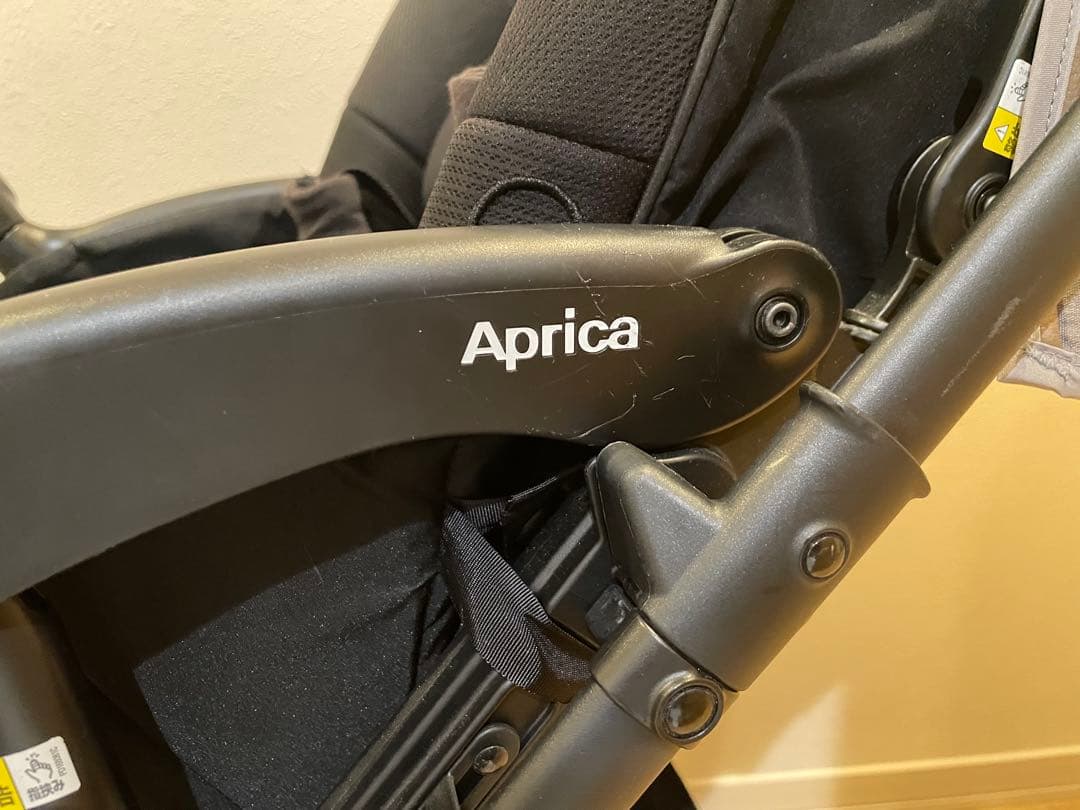 【美品】Aprica ラクーナクッションフリー (ベージュ)