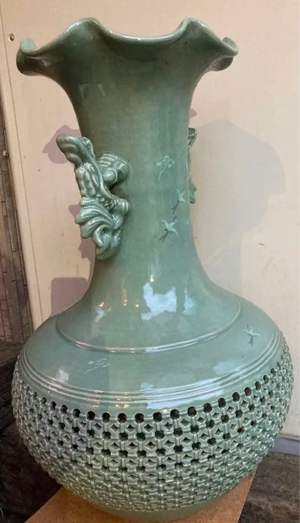 青山作　特大壺　青磁　透かし 雲鶴紋　二層網目　訳あり　花瓶　網目彫　緑色　双耳