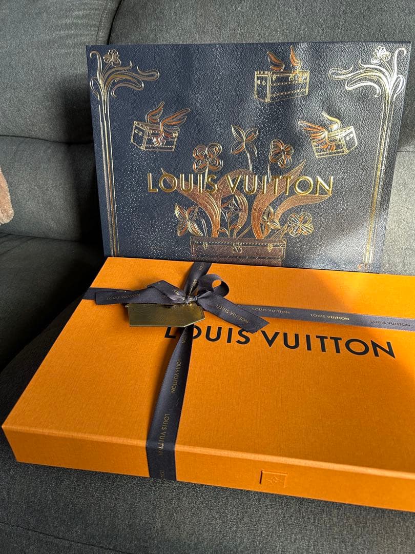 【新品】ホリデーLOUIS VUITTON マフラー・レイキャビック！ベージュ