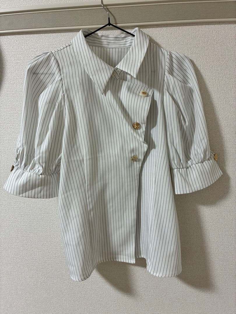【美品】dazzlinマルチボタンデザインブラウス