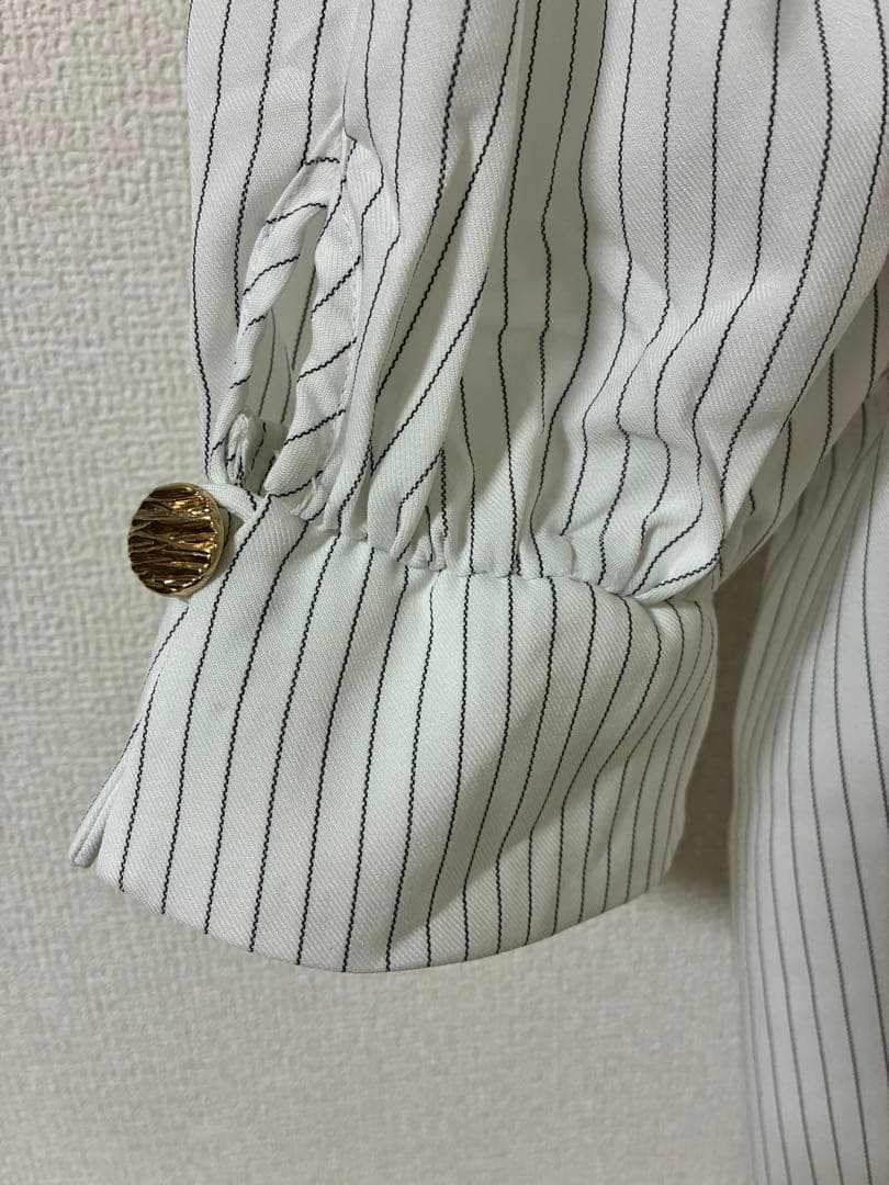 【美品】dazzlinマルチボタンデザインブラウス