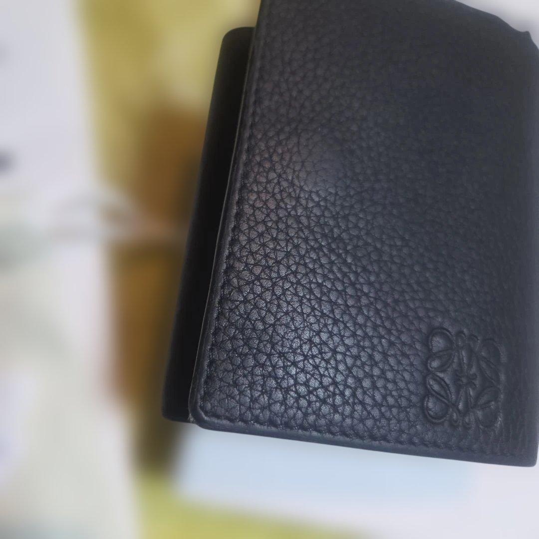 いちごLOEWE ブラック 三つ折り財布　美品　箱　袋　しおり付