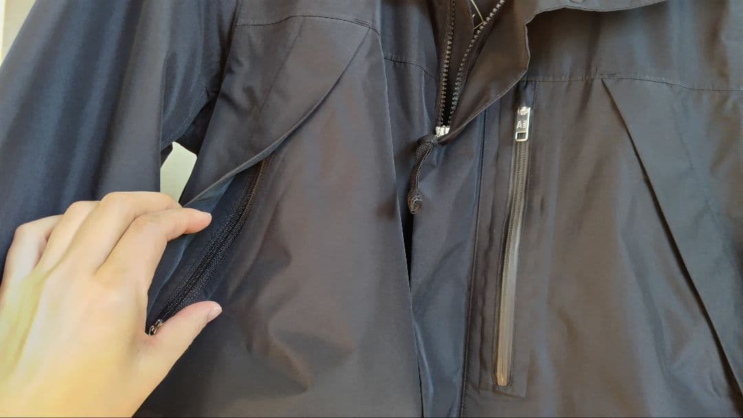 AIGLE　マウンテンパーカー　アウタージャケット　ゴアテックス　黒　メンズМ