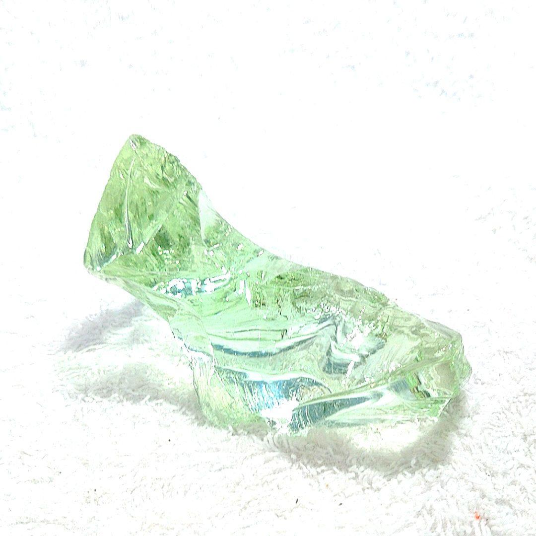 ☆安らぎと平和の象徴☆アンダラクリスタルピスタチオグリーン☆天然ガラス 107g