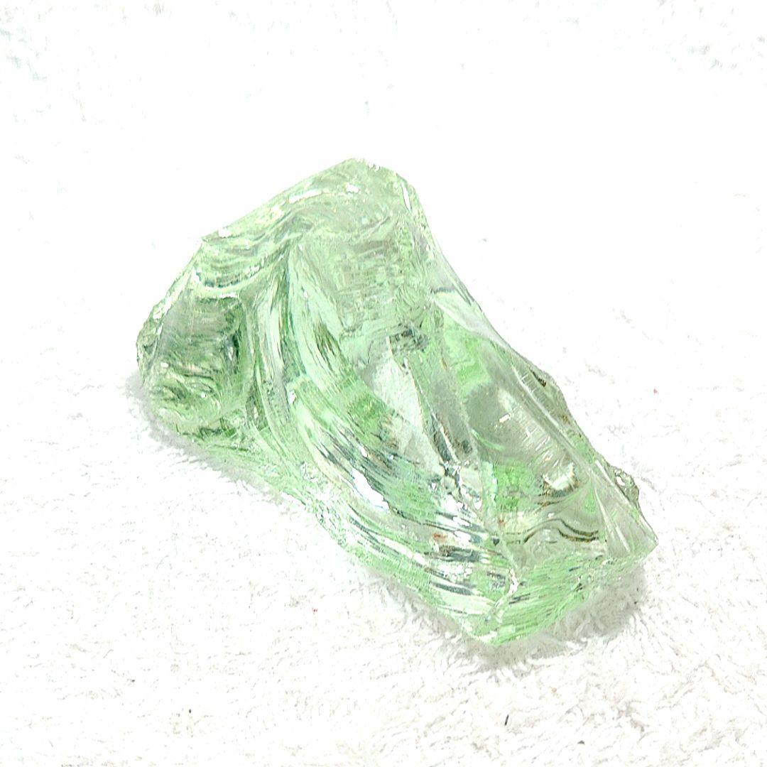 ☆安らぎと平和の象徴☆アンダラクリスタルピスタチオグリーン☆天然ガラス 107g