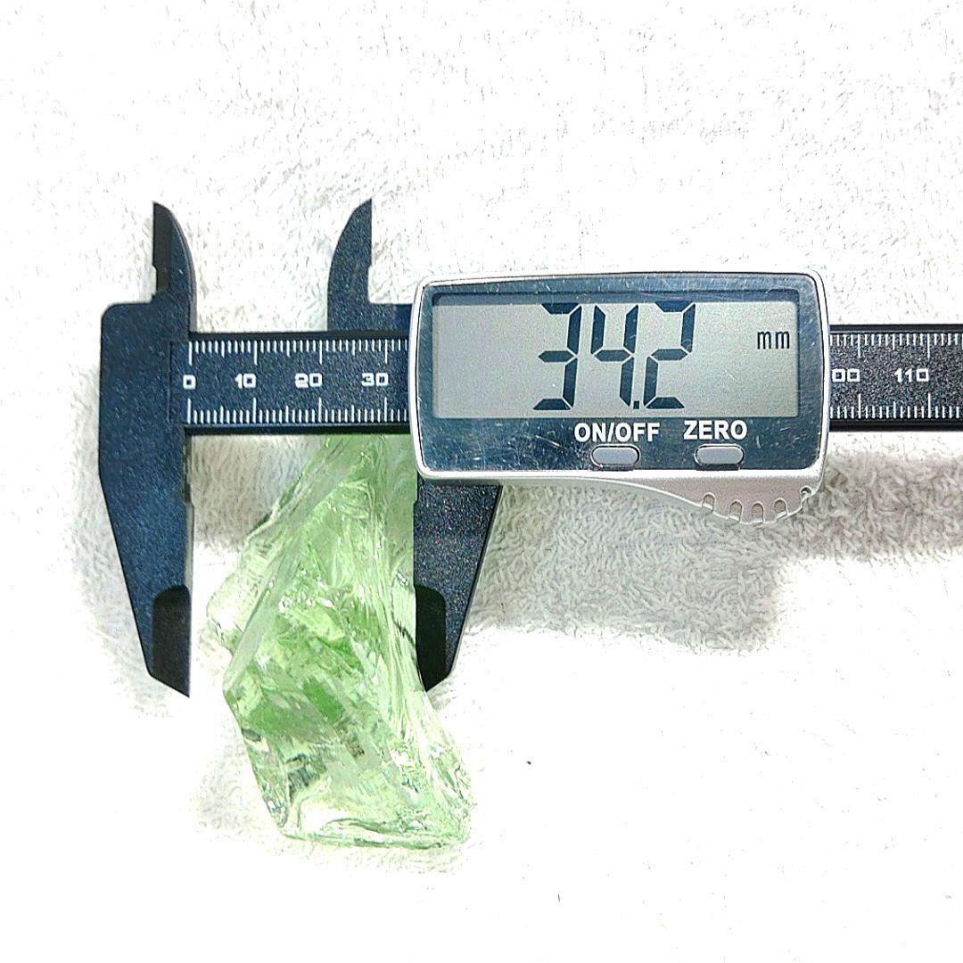 ☆安らぎと平和の象徴☆アンダラクリスタルピスタチオグリーン☆天然ガラス 107g