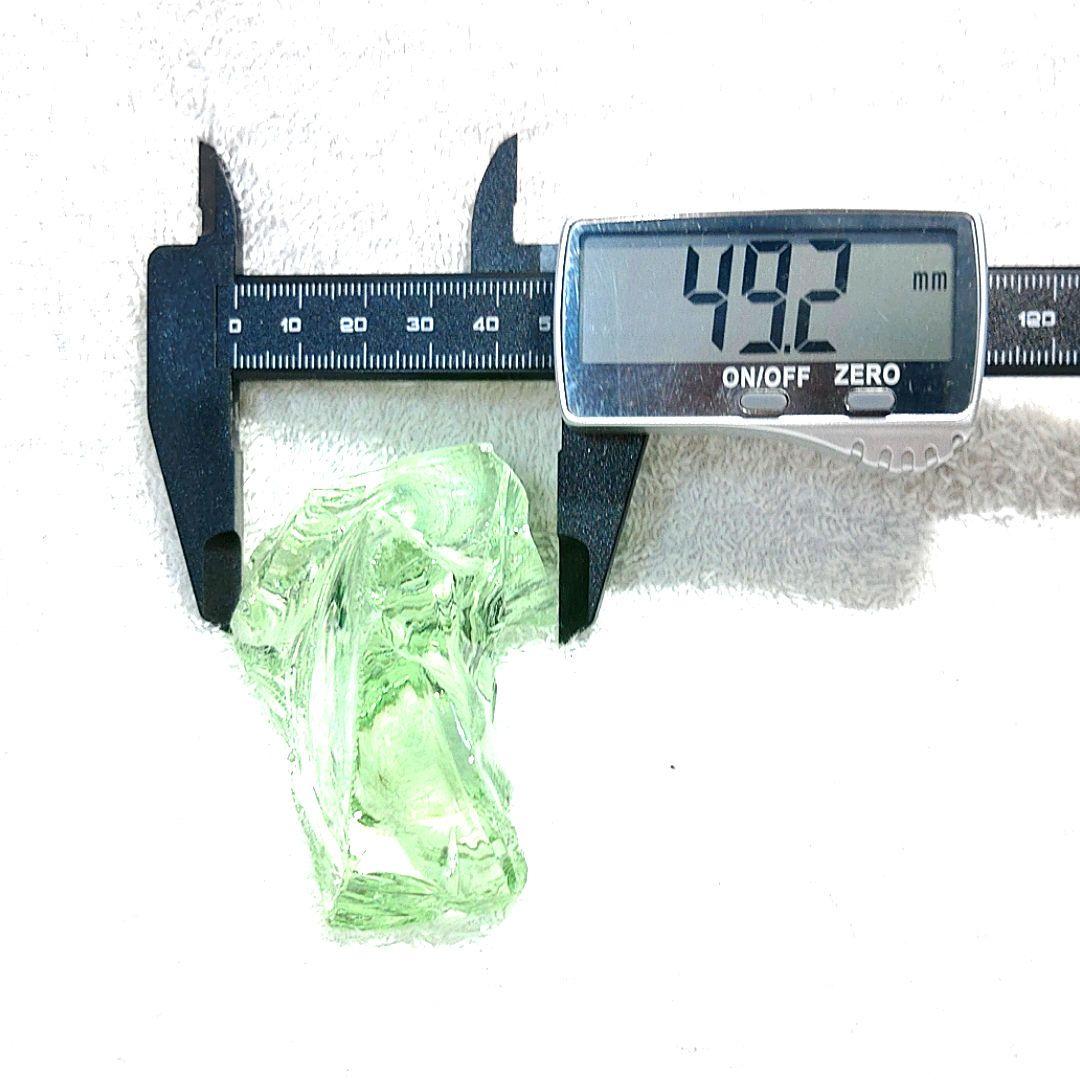 ☆安らぎと平和の象徴☆アンダラクリスタルピスタチオグリーン☆天然ガラス 107g