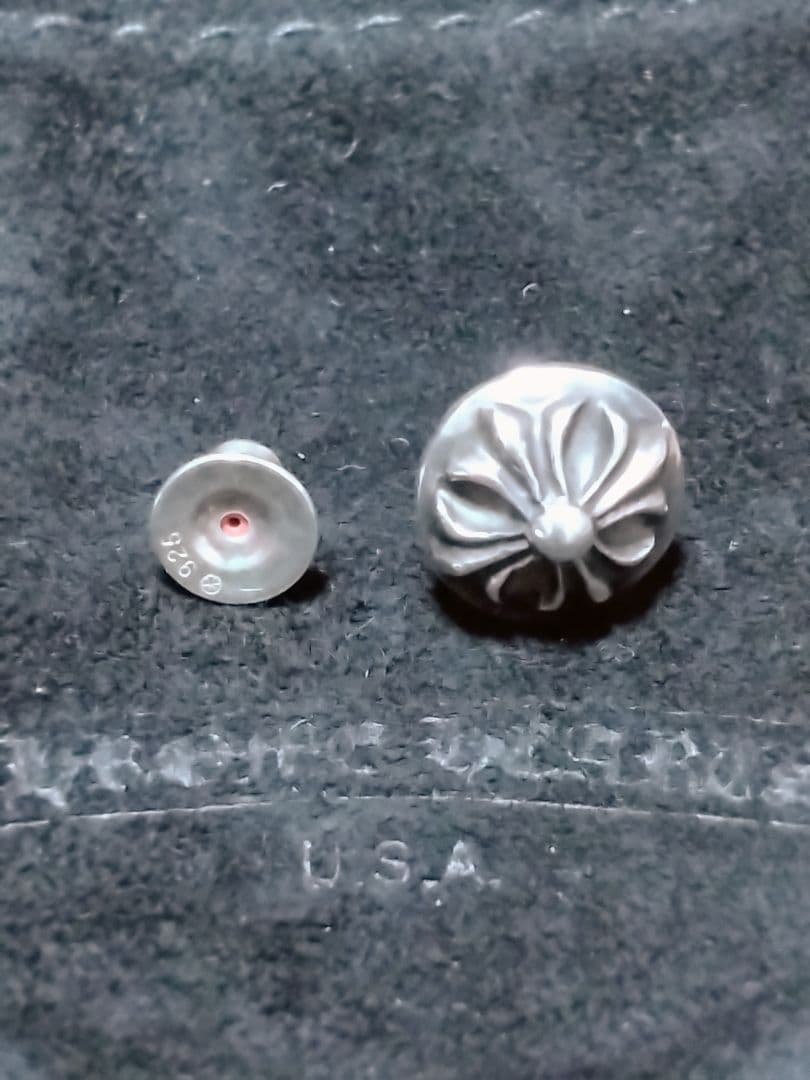 CHROME HEARTS クロスボールスタッド ピアス 原本無修正