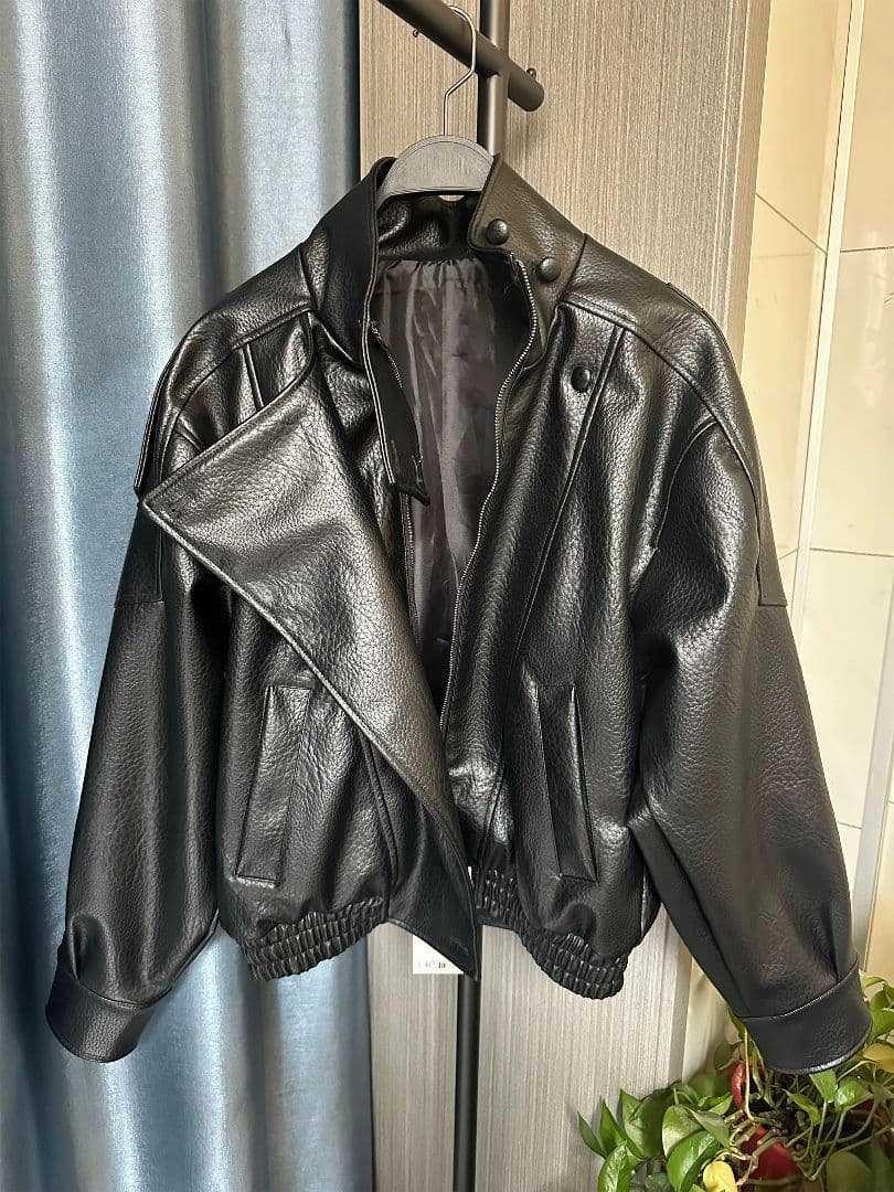 ZARA　フェイクレザージャケット ハイネック 　Lサイズ　　黒