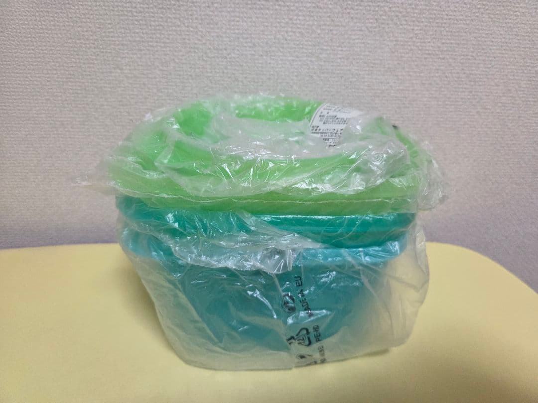 【新品・未使用】タッパーウェア クリスタルウェーブ 4個セット