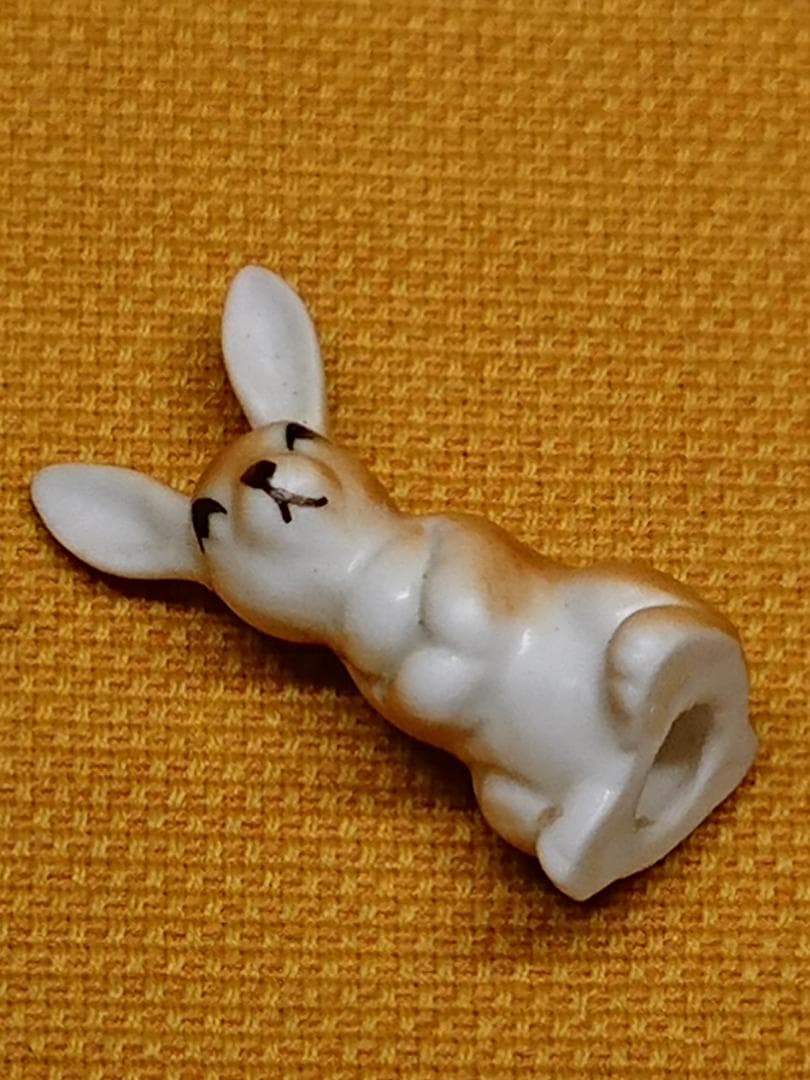 【美品】うさぎ　兎　陶器　オブジェ　置物　インテリア　工芸品　美術品　A1223