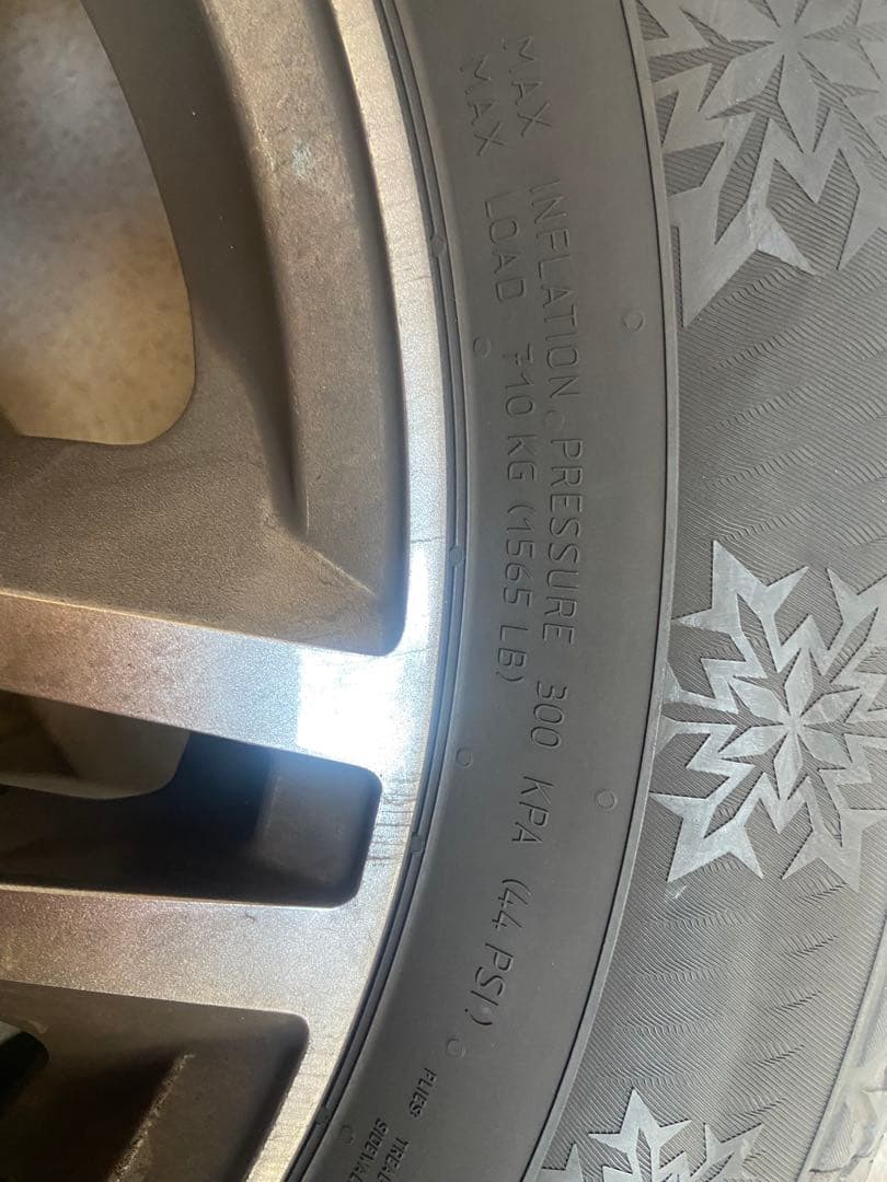 M*様 スタッドレスタイヤ 215/60 R17 ホイール　付きベンツ　配達可能