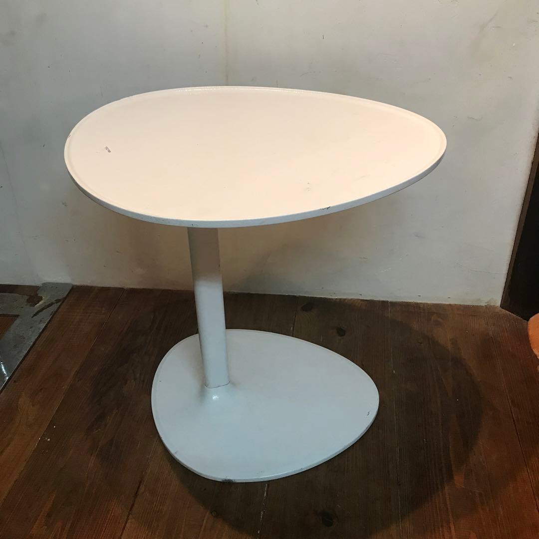 美品　鉄製　ホワイト　サイドテーブル　annachen デザイン　ナイトテーブル